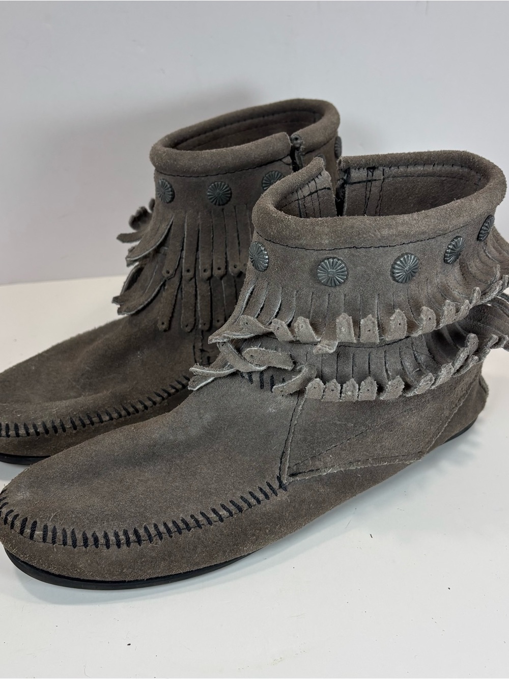 Minnetonka Gray Suede Double Fringe Side Zip Booties Moccasins Women’s 8.5 Studs